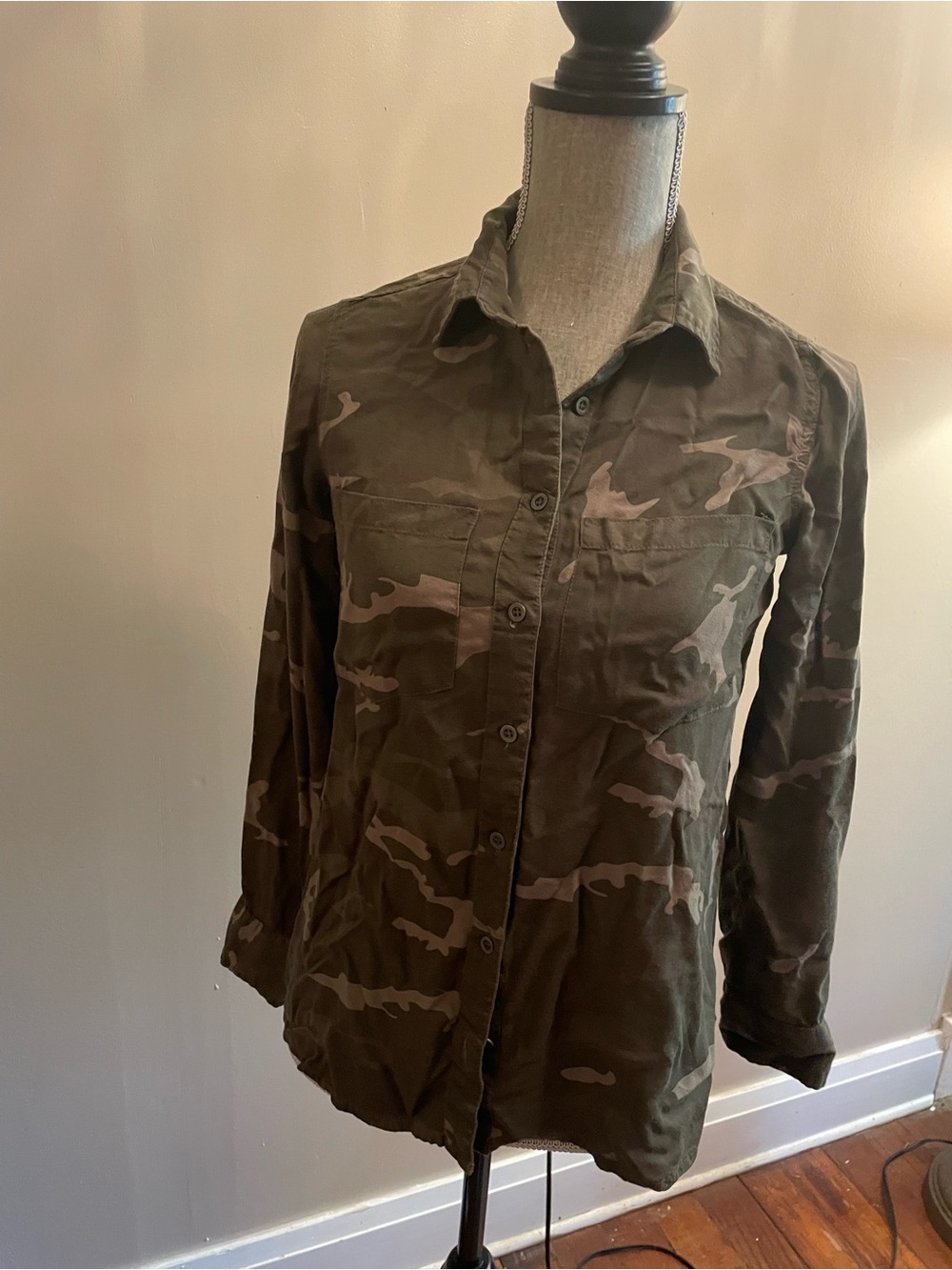 Windsor Camo Button Front Utility Shirt Small Rayon Army Green
